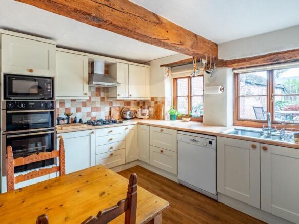 KITCHEN 1.jpg