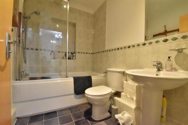 11 bathroom.JPG