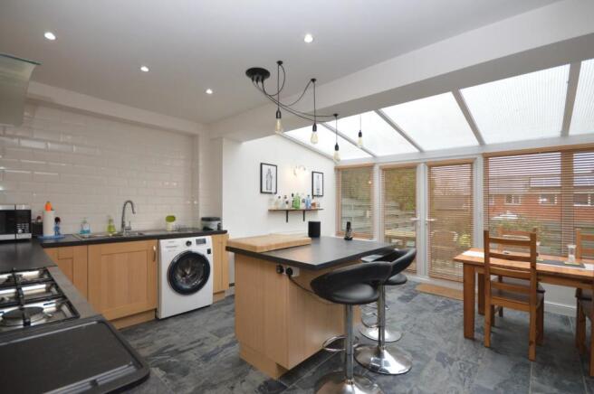 OPEN PLAN KITCHEN/DINING ROOM