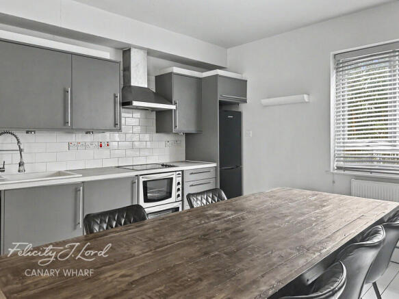 House in London, Poplar - More