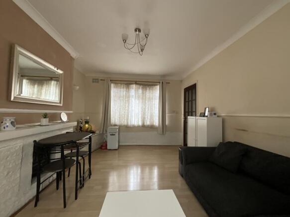 Grindon Crescent, Nottingham, NG6 photo 2