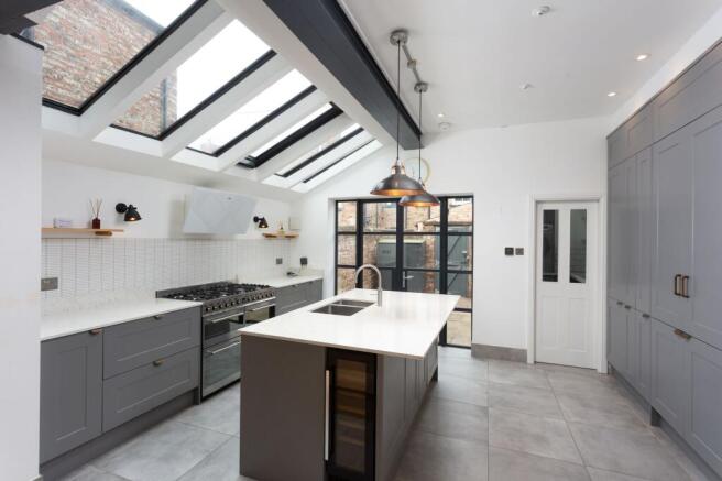 4 bed Town House for sale Image 5