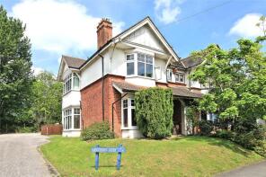 Flat 4, 135 Langcrown Court, York Road, Woking GU22 7XT