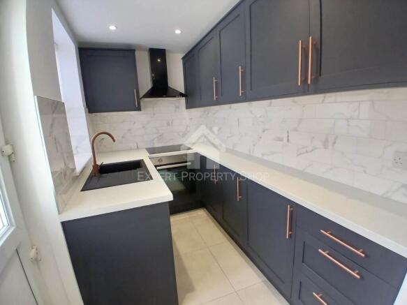 2 bed Terraced to rent Image 4