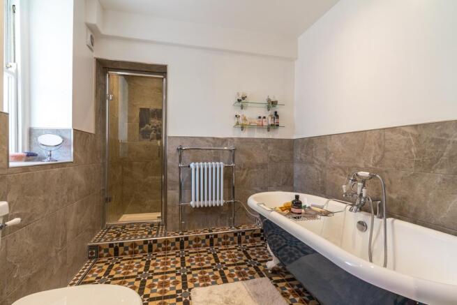 Basement Apt 104 Evesham Rd rm-3.jpg