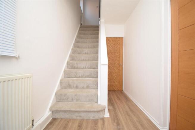 3 bed Semi-Detached to rent Image 8