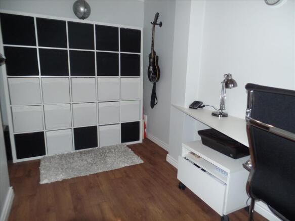 BEDROOM 2/STUDY