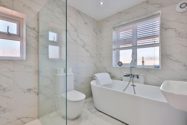 4 bed Semi-Detached for sale Image 6