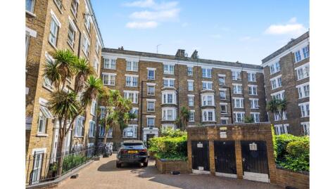 67 Dover Flats, Old Kent Road, Southwark, London, SE1