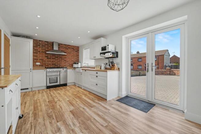 Kitchen / Dining Area