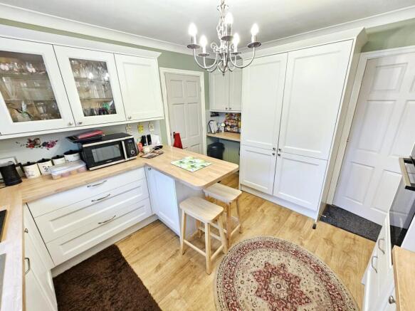 4 bed Detached for sale Image 9