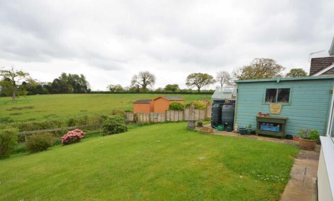 24 Lakelands Close