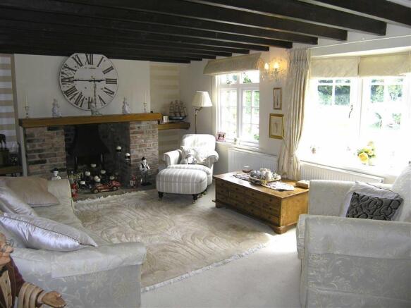 SITTING/DINING ROOM