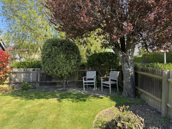 FRONT GARDEN