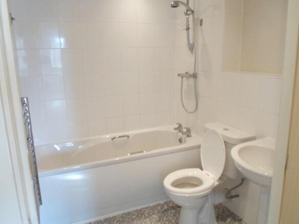 2 bed Ground Flat to rent Image 5