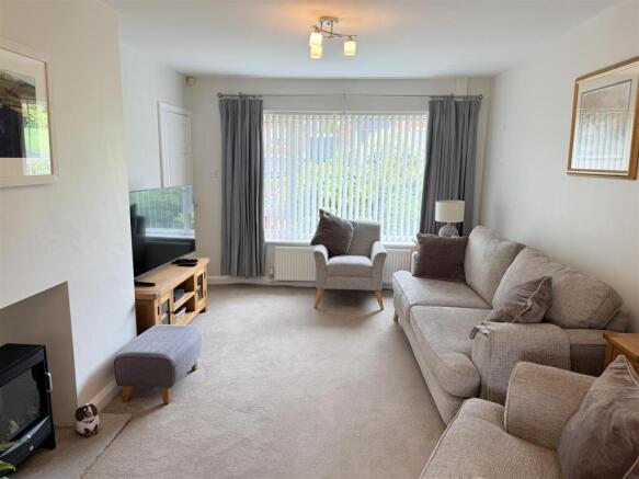 3 bed Semi-Detached to rent Image 4