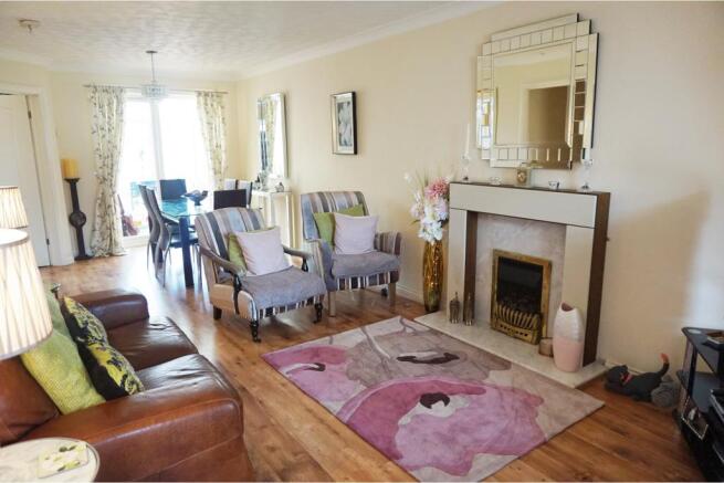 Lounge/Dining Room