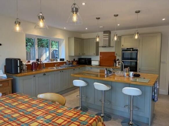 2 Vine Lane kitchenbreakfast room.jpg
