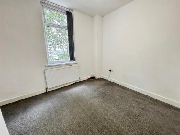3 bed Terraced for sale Image 8