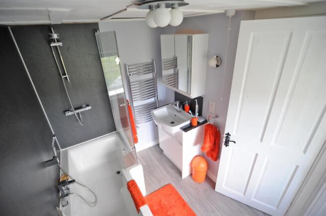MODERN BATHROOM