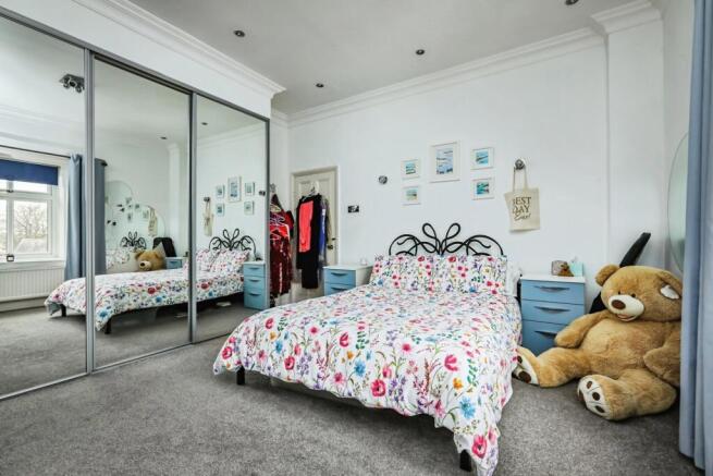 4 bed Detached for sale Image 11