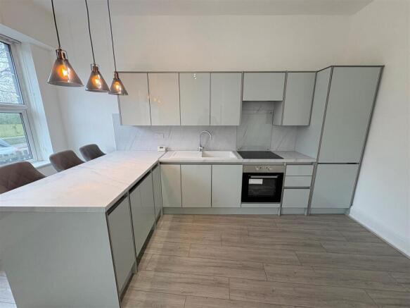 3 bed Semi-Detached for sale Image 6