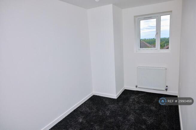 5 bed Semi-Detached to rent Image 9