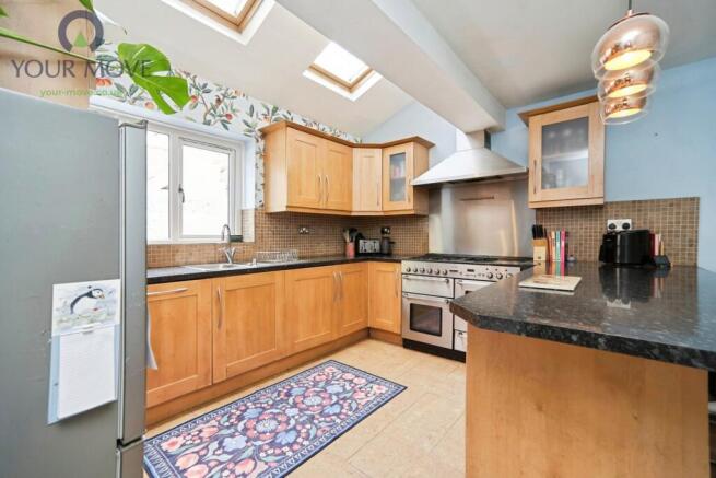 4 bed Semi-Detached for sale Image 10