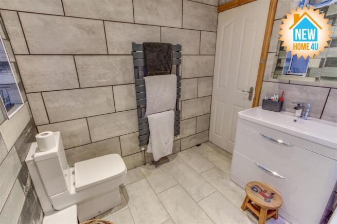 FAMILY BATHROOM:
