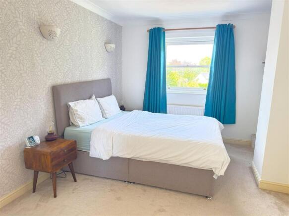 3 bed House to rent Image 6