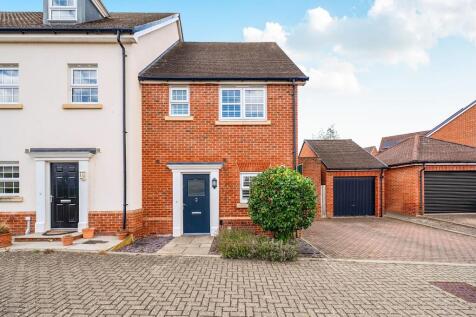 De Montfort Square, Odiham, RG29