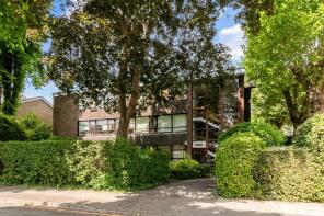 3, 23 Hilda Court, Lovelace Road, Surbiton KT6 6NY