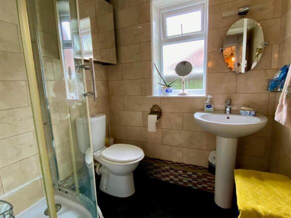 SHOWER ROOM