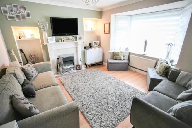 BAY FRONTED LOUNGE