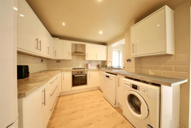 3 bed Semi-Detached for sale Image 10