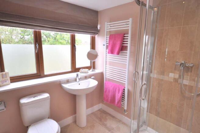 ENSUITE BATHROOM