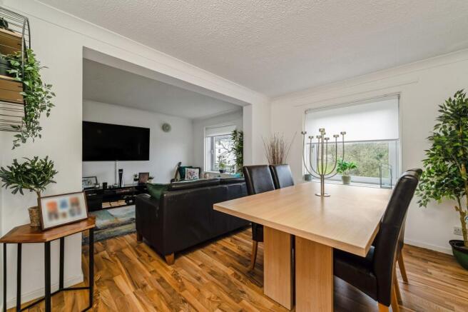 Lounge/Dining