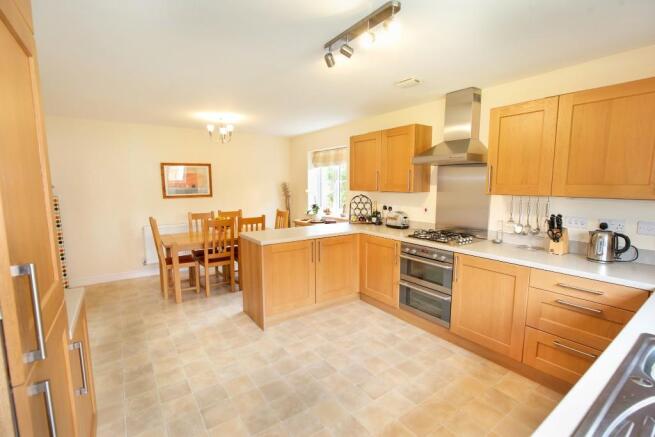 Kitchen/Breakfast Rm