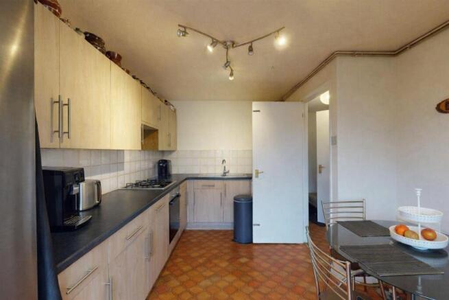 Beckton, E6, House for sale Barrain London Estate 