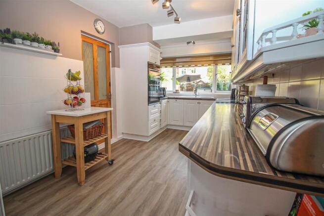 Breakfasting Kitchen
