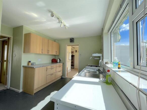Kitchen (2).jpeg
