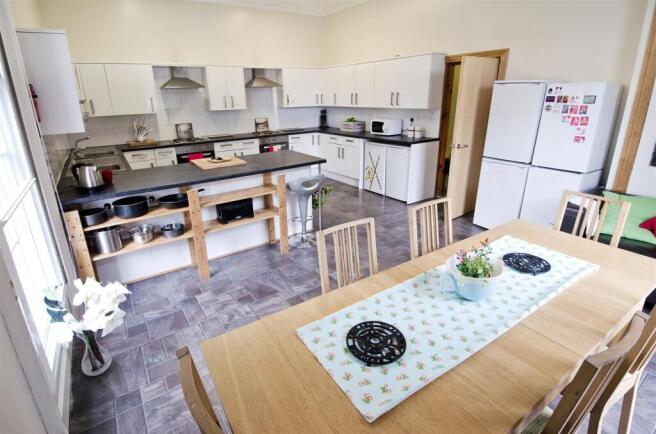 1 bed Flat Share to rent Image 9