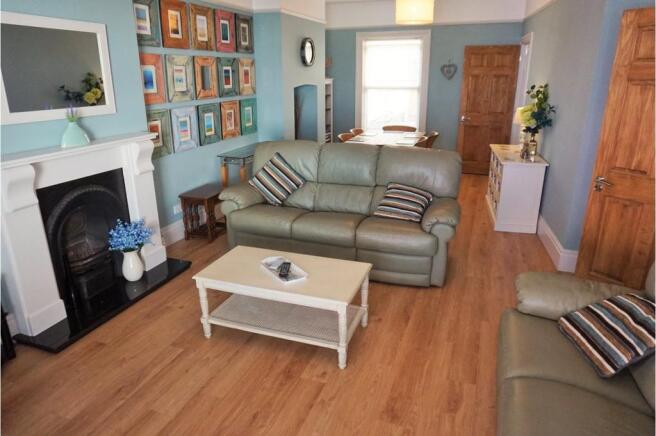Lounge/Dining Room