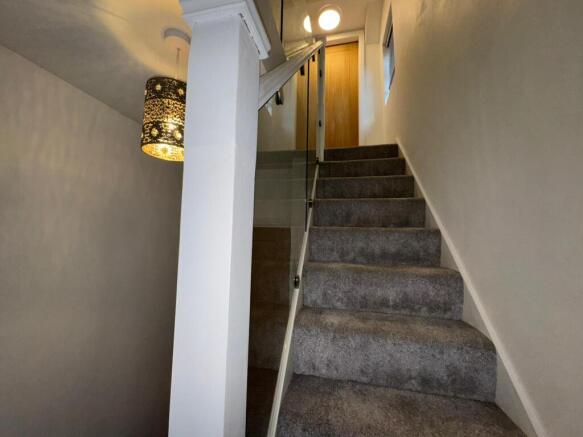 4 bed Semi-Detached to rent Image 9