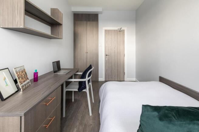 3 bed Flat to rent Image 6