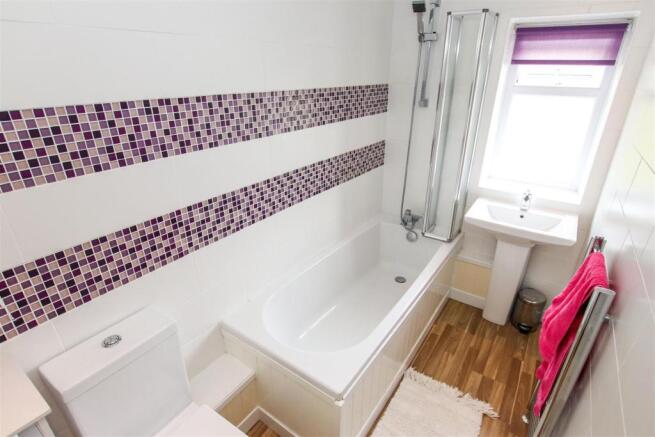 FIRST FLOOR BATHROOM