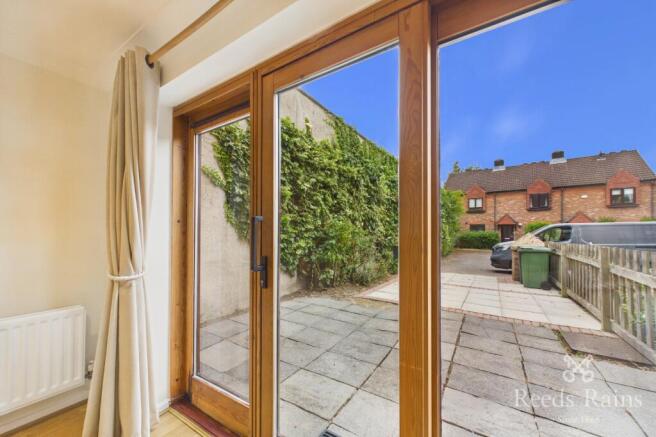 2 bed End of Terrace to rent Image 4