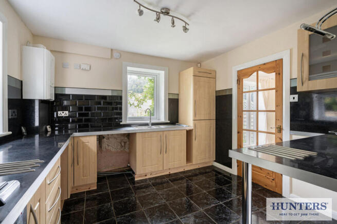 3 bed Semi-Detached for sale Image 6