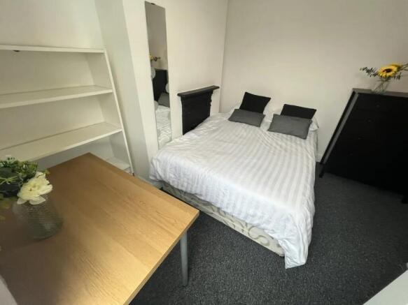 4 bed Terraced to rent Image 8