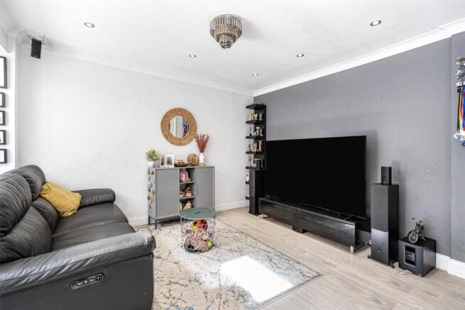 Woodhaw, Egham, Surrey, TW20 photo 4